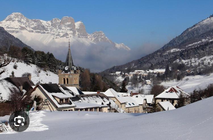 Petit Studio Mansarde 18 M2 Avec Navette Gratuit Aux Pistes De Ski Gresse-en-Vercors Ngoại thất bức ảnh