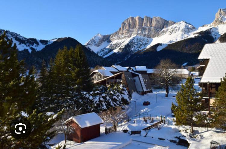 Petit Studio Mansarde 18 M2 Avec Navette Gratuit Aux Pistes De Ski Gresse-en-Vercors Ngoại thất bức ảnh